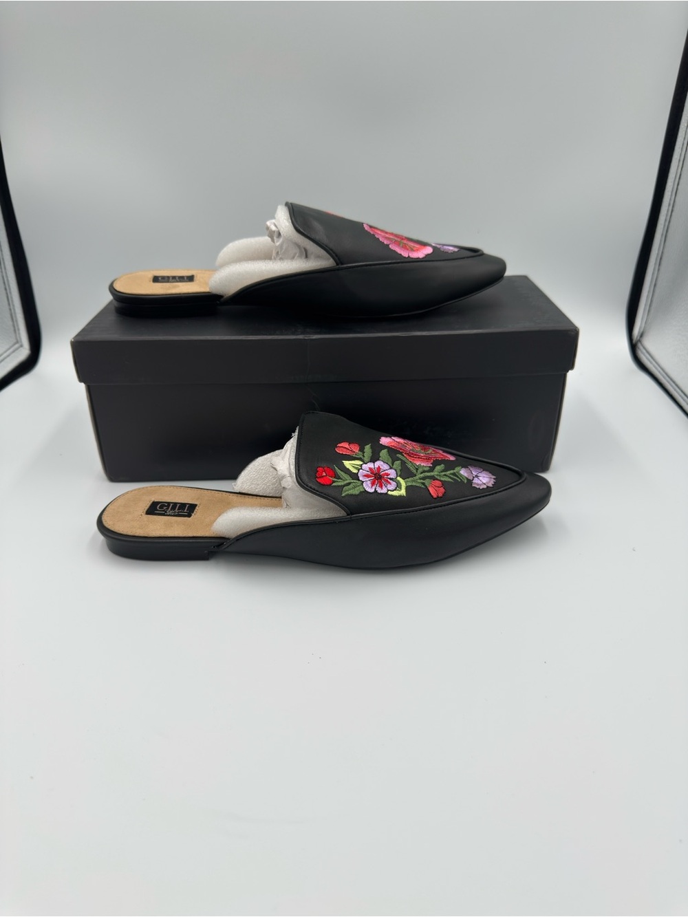 Gili Black Floral Embroidered Women’s Slip-On Mules Size 8.5